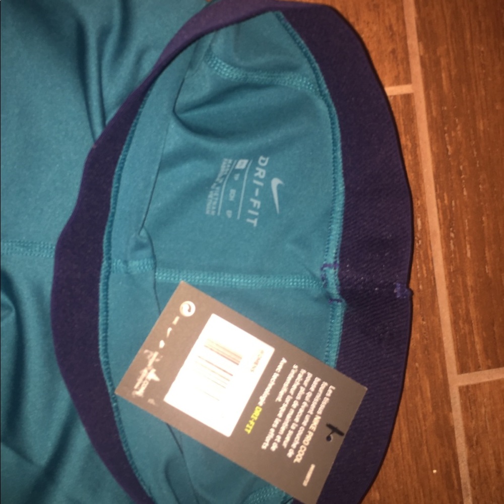 NEW Nike Pros - Picture 3 of 3
